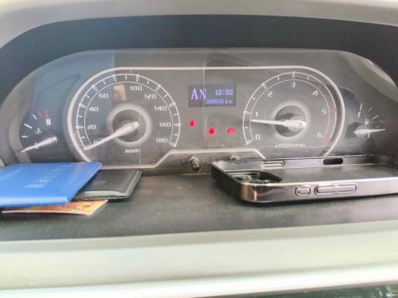 [宁波·浙B] 二手上汽大通MAXUS新途V802019款 2.5T经典款AMT傲运通短轴中顶5/6座