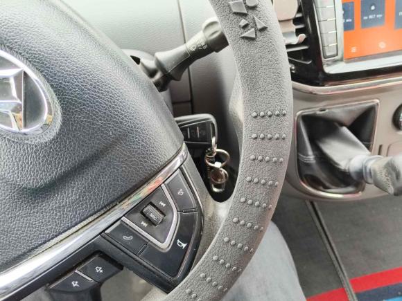 [杭州·浙A] 二手上汽大通MAXUS新途V802018款 2.5T 6挡手动精英版长轴中顶7/10座