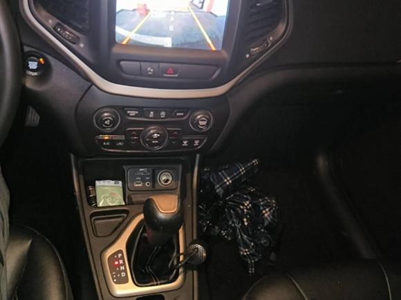 [广州·粤E] 二手Jeep自由光2017款 2.0L 优越版