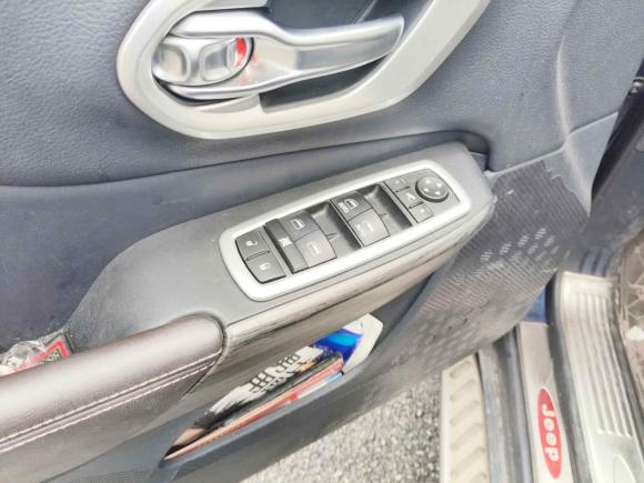 [深圳·粤B] 二手Jeep自由光2016款 2.4L 优越版