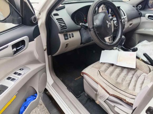 [南京·苏A] 二手三菱帕杰罗·劲畅2013款 3.0L 自动四驱行政版