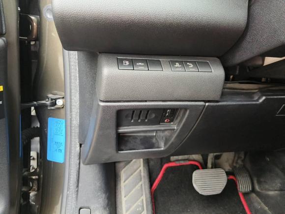 [深圳·粤B] 二手标致标致30082013款 2.0L 自动潮流版