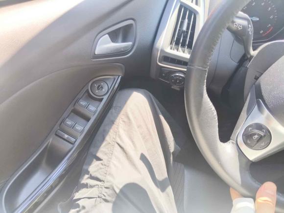 [杭州·浙A] 二手福特福克斯2012款 三厢 1.6L 自动风尚型