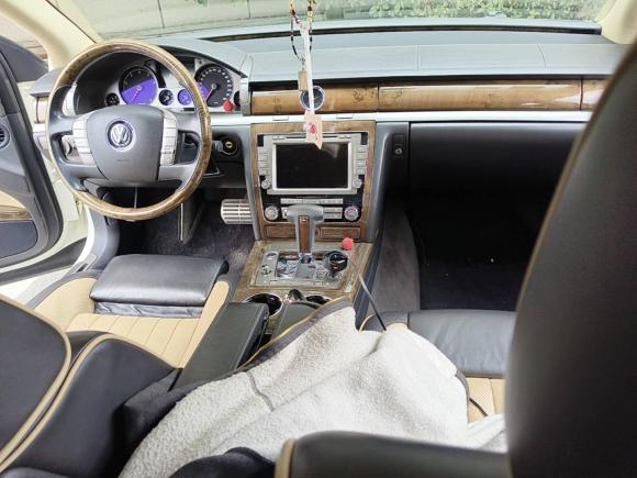 [上海·川G] 二手大众辉腾2011款 3.6L V6 4座加长Individual版