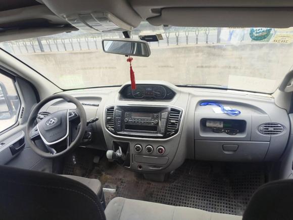 [合肥·沪C] 二手上汽大通MAXUS新途V802018款 2.5T 6挡手动傲运通短轴中顶5-6座