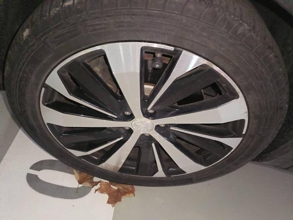 [青岛·鲁U] 二手标致标致50082017款 380THP 7座豪华版