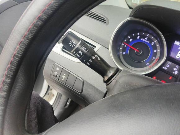 [武汉·鄂A] 二手现代朗动2016款 1.6L 手动尊贵型