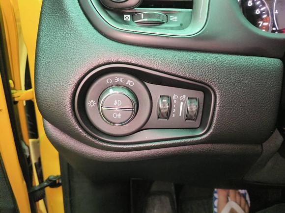 [广州·粤A] 二手Jeep自由侠2019款 220T 自动精英版