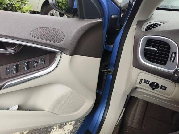 [武汉·鄂A] 二手沃尔沃沃尔沃V402016款 T3 智逸版