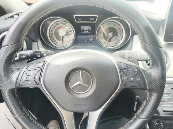 [上海·沪D] 二手奔驰奔驰GLA2016款 GLA 200 时尚型