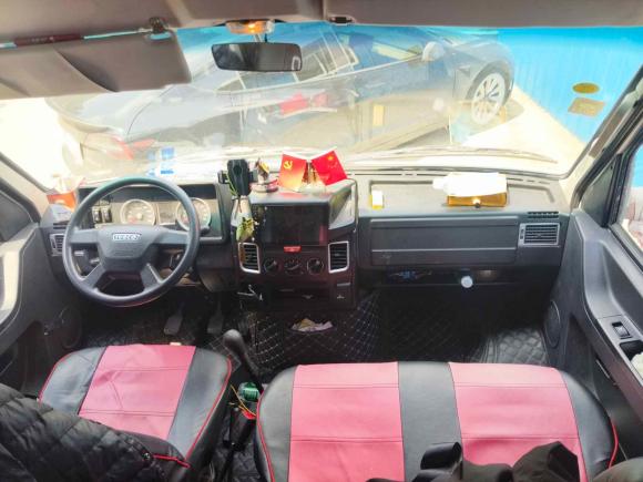 [无锡·苏B] 二手依维柯依维柯得意2021款 2.5T A35 M1客车5-9座短轴中顶双胎侧拉门