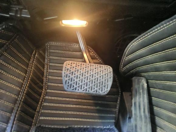 [青岛·鲁B] 二手奔驰奔驰C级2017款 改款 C 200 L 运动版