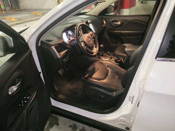 [广州·粤E] 二手Jeep自由光2017款 2.0L 优越版