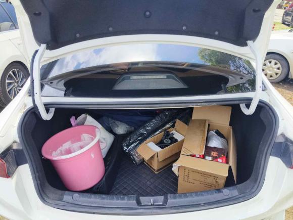 [上海·沪A] 二手比亚迪比亚迪e32020款 400出行版