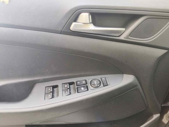 [广州·粤A] 二手现代途胜2015款 1.6T 双离合两驱智能型