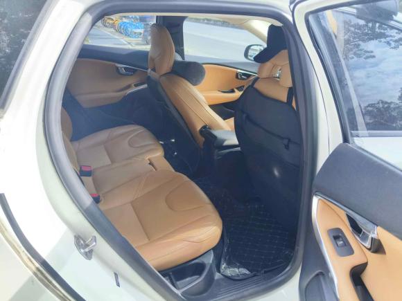 [上海·沪A] 二手沃尔沃沃尔沃V402018款 T3 智逸版