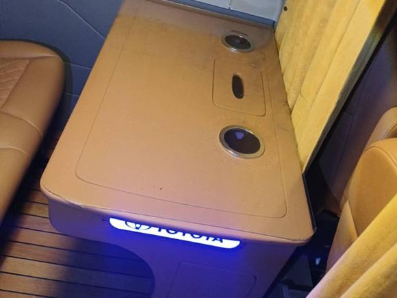 [济南·鲁A] 二手上汽大通MAXUS新途V802021款 2.0T AMT经典傲运通短轴超低顶5/6座