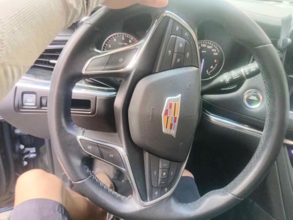 [上海·沪E] 二手凯迪拉克凯迪拉克XT52021款 2.0T 两驱豪华型