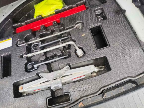 [西安·陕U] 二手丰田雷凌2021款 双擎 1.8H E-CVT豪华版