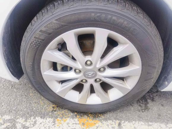 [南京·苏A] 二手现代朗动2016款 1.6L 手动尊贵型