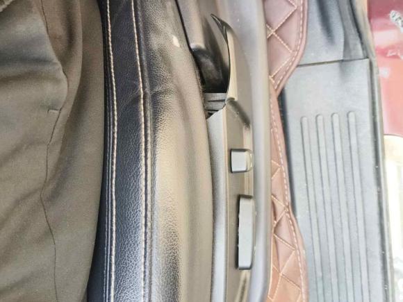 [上海·沪C] 二手江铃驭胜S3502016款 2.0T 自动四驱汽油豪华天窗版7座