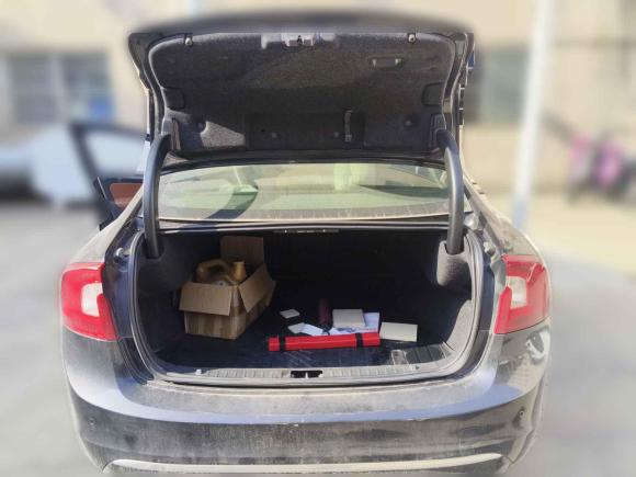 [武汉·鄂A] 二手沃尔沃沃尔沃S602015款 S60L T5 智驭版