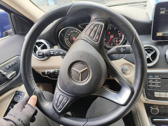 [上海·沪D] 二手奔驰奔驰GLA2018款 GLA 200 动感型