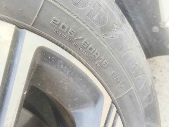 [上海·沪A] 二手比亚迪比亚迪e32020款 标准续航版 智·舒适型