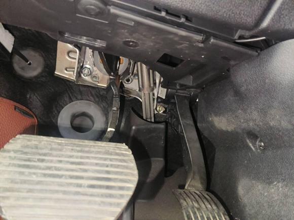 [武汉·鄂A] 二手标致标致30082015款 2.0L 自动经典版