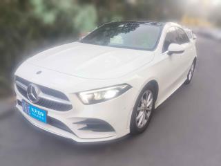 奔驰奔驰A级2020款 改款 A 200 L 运动轿车动感型