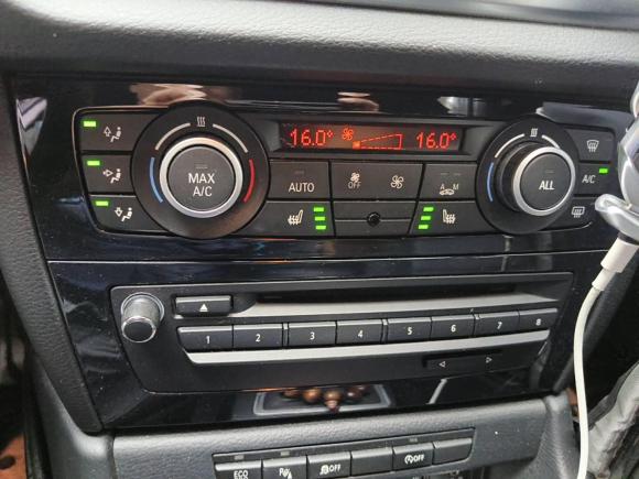 [上海·沪C] 二手宝马宝马X12015款 sDrive18i 领先晋级版