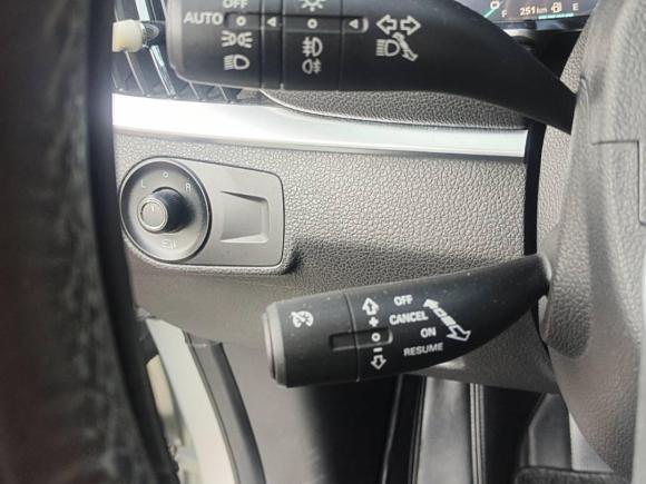 [深圳·粤B] 二手荣威荣威RX5新能源2017款 eRX5 50T 混动互联尊荣旗舰版