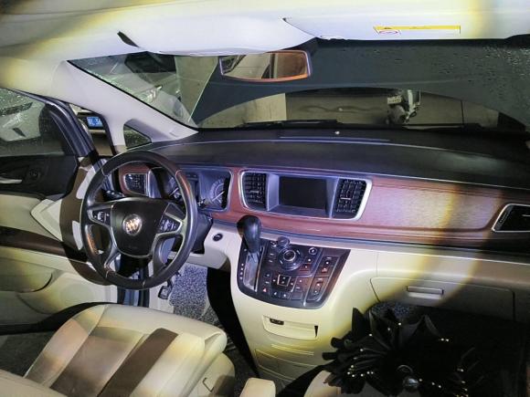 [广州·粤A] 二手别克别克GL82018款 28T 豪华型 国VI