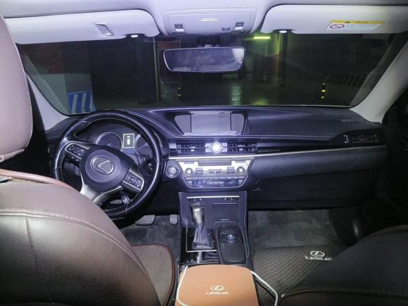 [成都·川A] 二手雷克萨斯雷克萨斯ES2017款 200 30周年纪念版