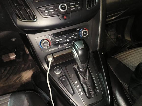 [成都·川A] 二手福特福克斯2018款 两厢经典 EcoBoost 180 自动精英型