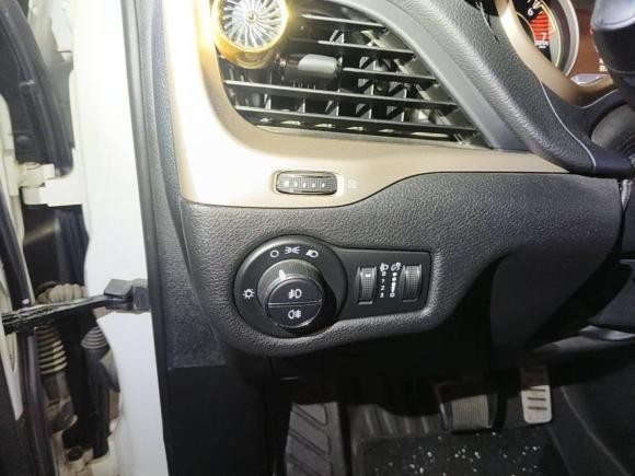 [武汉·鄂A] 二手Jeep自由光2017款 2.0L 优越版