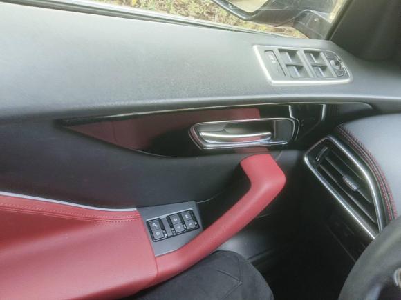 [上海·沪B] 二手捷豹捷豹F-PACE2018款 2.0T 四驱都市尊享版