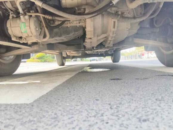 [宁波·浙B] 二手上汽大通MAXUS新途V902022款 2.0T手动运杰前驱短轴中顶后单胎6座