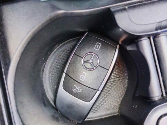 [上海·沪E] 二手奔驰奔驰A级2020款 A 200 L 运动轿车