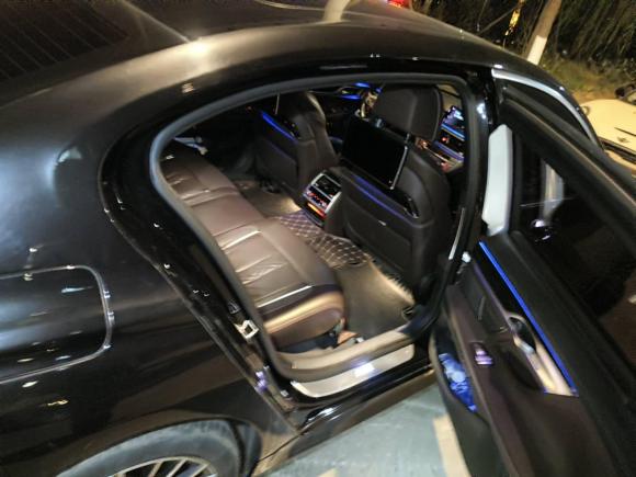 [济南·鲁A] 二手宝马宝马7系2018款 730Li 尊享型 M运动套装