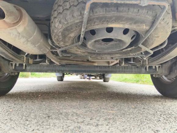 [青岛·鲁B] 二手上汽大通MAXUS新途V802023款 2.0T AMT经典城配王长轴中顶3座