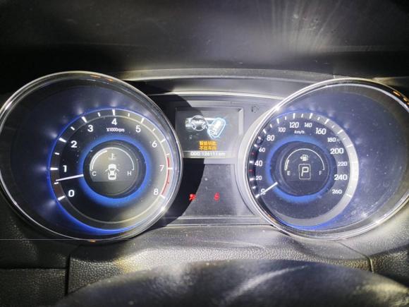 [上海·沪A] 二手现代索纳塔2011款 2.0L 自动至尊版