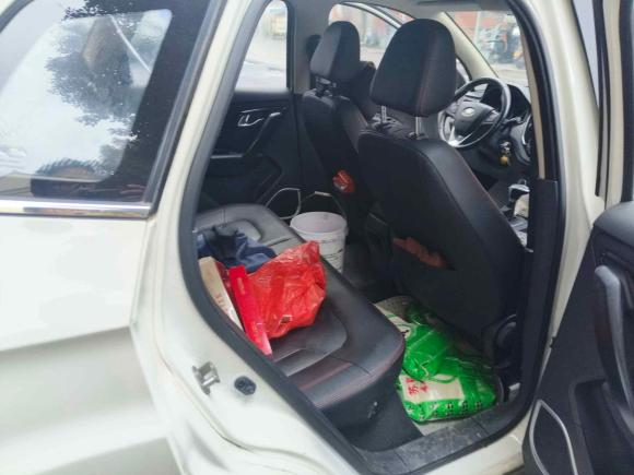 [南京·苏A] 二手一汽森雅R72017款 改款 1.6L 自动豪华型