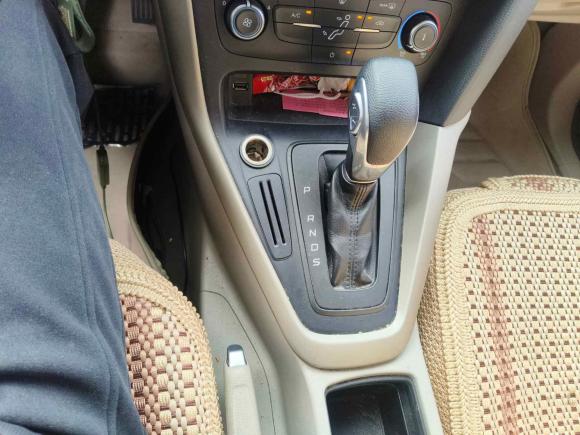 [上海·辽E] 二手福特福克斯2015款 三厢 1.6L 自动舒适型