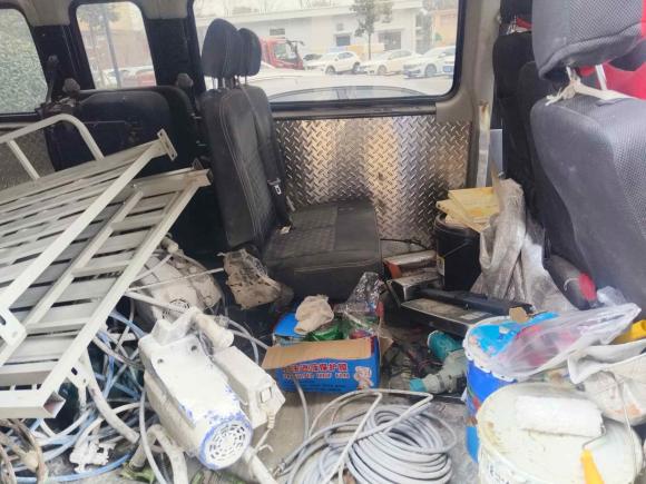 [上海·沪A] 二手大通新途V802019款 2.5T经典款AMT傲运通长轴中顶7座