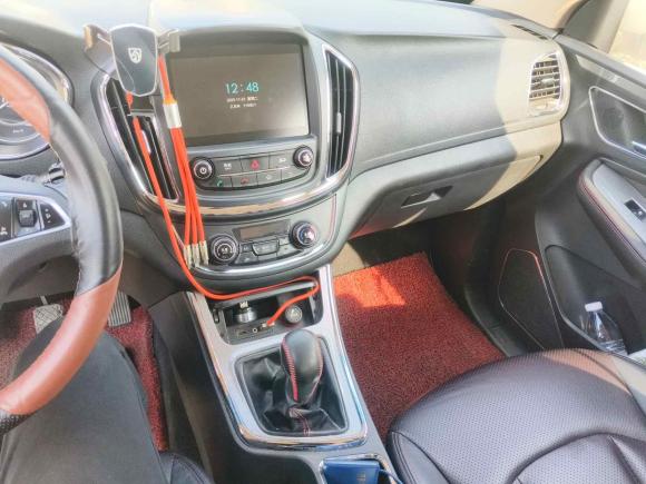 [青岛·鲁B] 二手宝骏宝骏5602015款 1.8L 手动豪华型