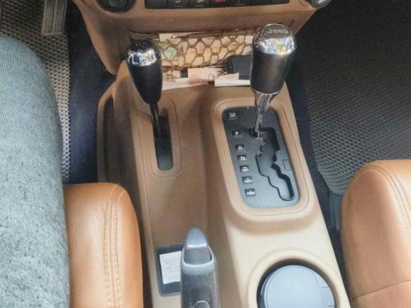 [青岛·鲁B] 二手Jeep牧马人2011款 3.8L Sahara 四门版