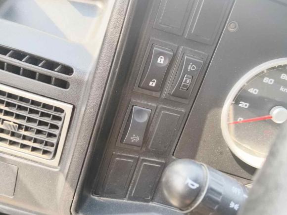 [常州·苏D] 二手依维柯依维柯得意2022款 2.5T A37 M1客车 5-9座长轴中顶双胎手动门