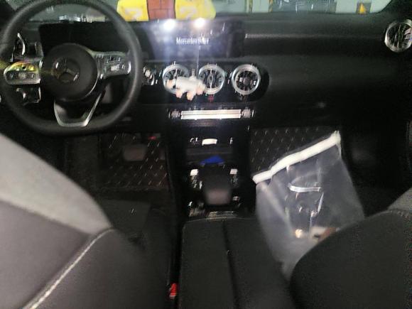 [杭州·浙A] 二手奔驰奔驰A级2022款 A 200 L 运动轿车动感型