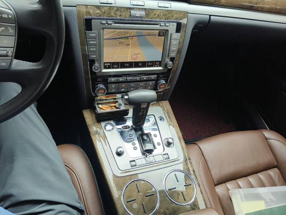 [上海·沪E] 二手大众辉腾2011款 3.6L V6 5座加长Individual版